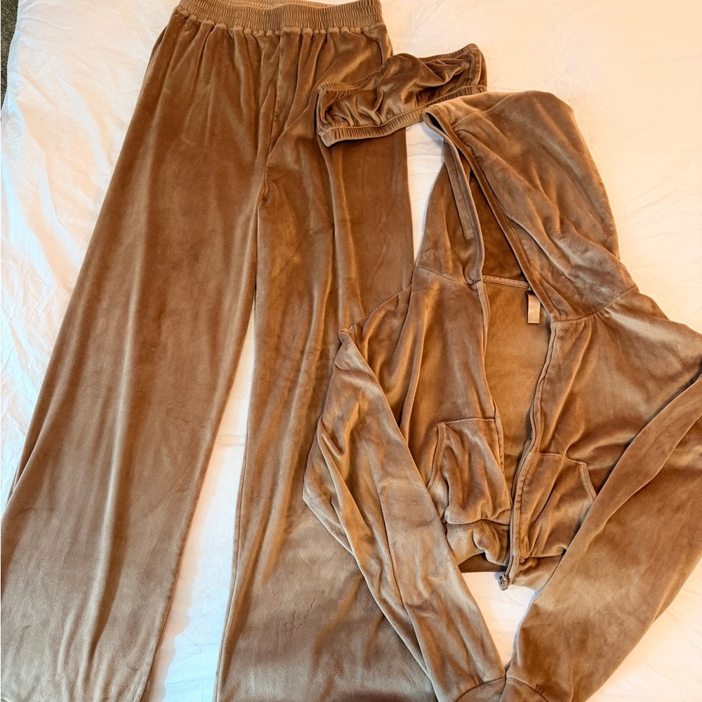 SKIMS Brown Velour Jogger Set